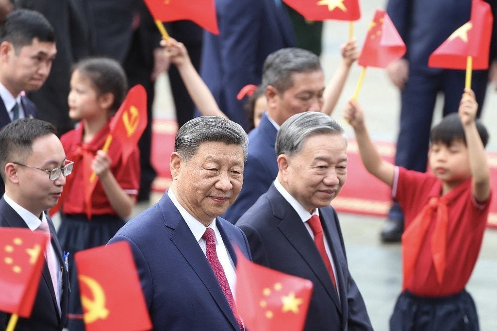 Xi Jinping inicia um giro pela Ásia com uma viagem ao Vietnã. Agendas visam ampliar a importância da China na região no auge da guerra comercial contra os EUA. Foto: LUONG THAI LINH / POOL / AFP