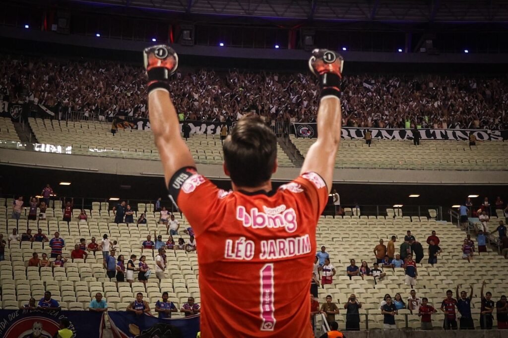 Goleiro do Vasco, Léo Jardim, é destaque em mais um jogo do time.