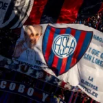 Bandeirão da torcida do San Lorenzo com homenagem ao Papa Francisco - Foto: Marcelo Endelli/Getty Images