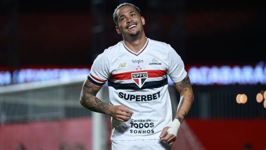 Luciano comemora gol do São Paulo contra o Bahia pelo Brasileirão Léo Barrilari/GazetaPress