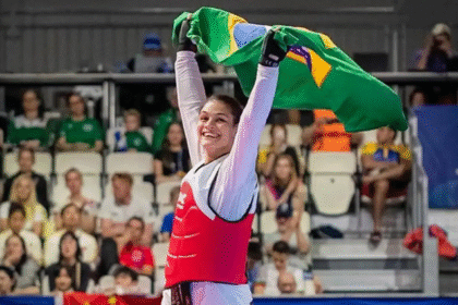 Maria Clara Pacheco é campeã mundial de taekwondo na China — Foto: Reprodução