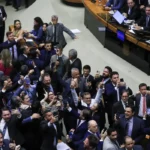 Impacto da derrubada da MP em 2025 e em 2026 é de mais de R$ 50 bilhões. Governo tinha elevado imposto sobre bets, fintechs, LCI e LCA, JCP, mudado IR de investimentos, limitado compensações e incluído pé-de-meia no piso de educação, entre outras - Foto: Lula Marques/Agência Brasil