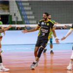 Jogadores do Praia comemoram vitória sobre o São José