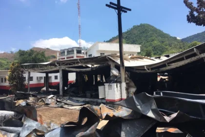 Imagem mostra como ficou alojamento do Ninho do Urubu após incêndio - Foto: Leslie Leitão/TV Globo