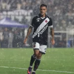 Coutinho durante jogo do Vasco contra o Internacional Foto: ( Getty Images) / Sportbuzz
