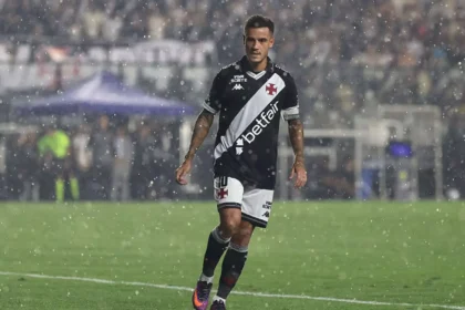 Coutinho durante jogo do Vasco contra o Internacional Foto: ( Getty Images) / Sportbuzz