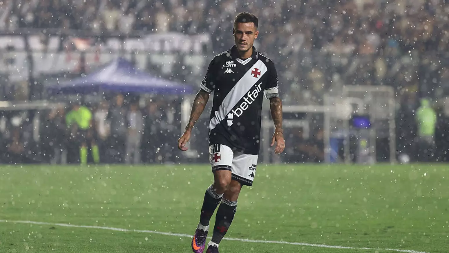Coutinho durante jogo do Vasco contra o Internacional Foto: ( Getty Images) / Sportbuzz