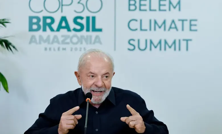 O presidente Luiz Inácio Lula da Silva (PT)discursou hoje (6) durante a Cúpula de Líderes da COP30 - Foto: Alex Ferro/COP30