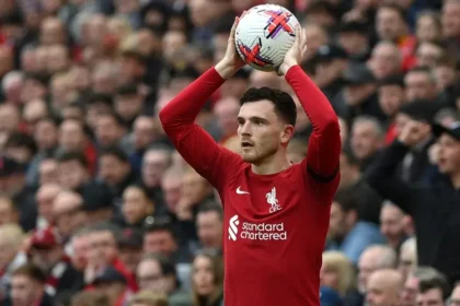 Força de bolas paradas e laterais na área levantam críticas na Premier League (Foto: AFP)