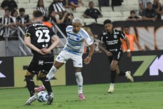 Matheus Pereira em ação com a camisa do Cruzeiro contra o Ceará no Castelão Caio Rocha/O Fotografico/Gazeta Press