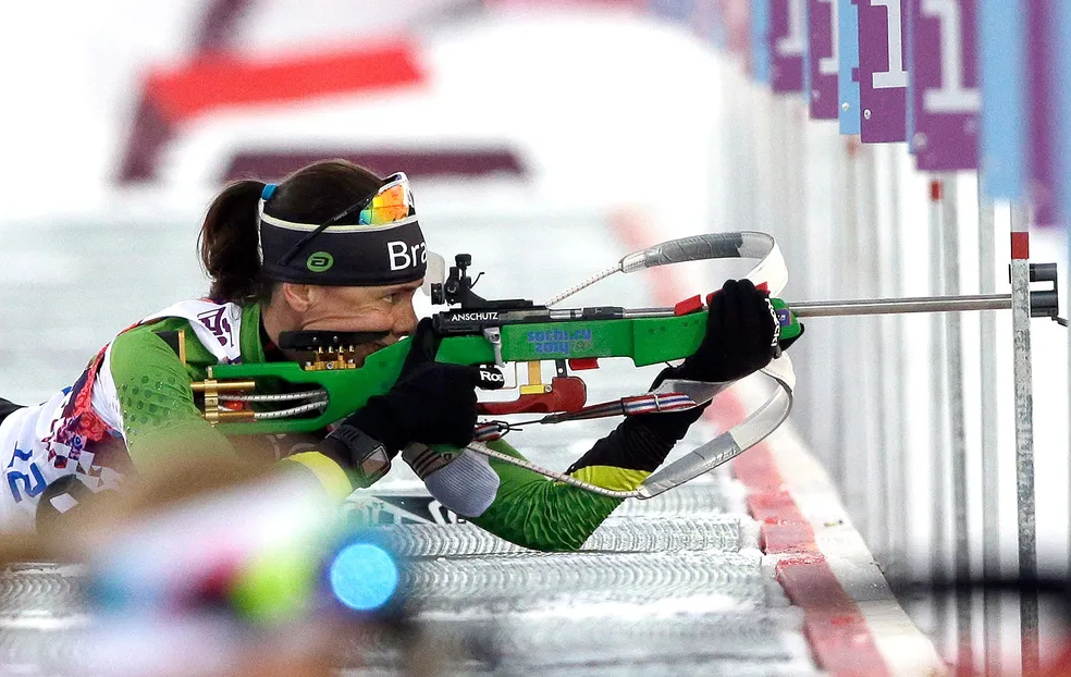 A brasileira Jaqueline Mourão competiu no biatlo em Sochi 2014 - Foto: AP