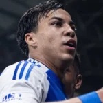 Kaio Jorge, atacante do Cruzeiro, comemorando seu gol contra o Corinthians • Gustavo Aleixo/Cruzeiro