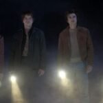 Natalia Dyer, Charlie Heaton, Joe Keery and Gaten Matarazzo em 'Stranger Things'. Créditos: Netflix