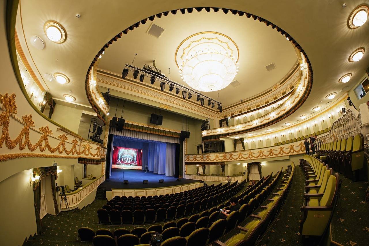 O interior renovado do Teatro de Drama de Mariupol. (Fonte- Telegrama da Câmara Municipal de Mariupol)