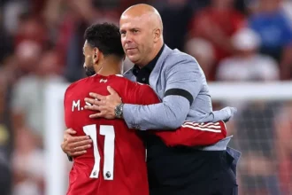 Salah e Slot externam atrito no Liverpool • Robbie Jay Barratt - AMA/Getty Images