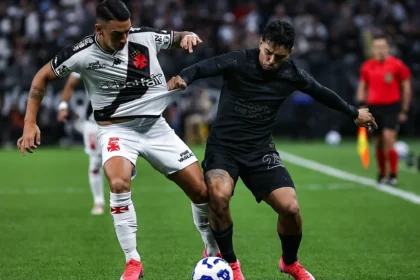 Vasco e Corinthians se enfrentam neste domingo pela final da Copa do Brasil (Foto: Fabio Giannelli/AGIF)