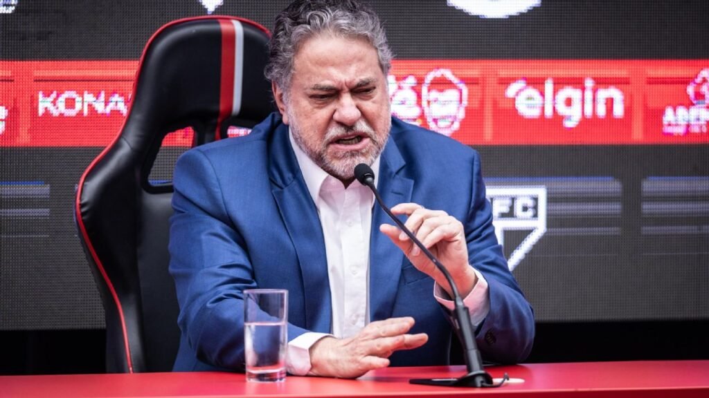 Júlio Casares em coletiva de imprensa - Foto: São Paulo FC