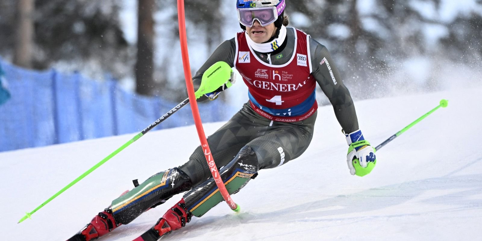 Lucas Pinheiro Braathen, do Brasil, na etapa da Copa do Mundo de esqui alpino em Levi, Finlândia - Foto: Christophe Pallot/Agence Zoom/Getty Images
