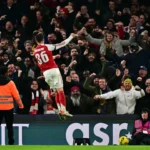 Pela Copa da Liga Inglesa, o Arsenal venceu o Chelsea por 3 a 2 (Foto: Ben STANSALL / AFP)