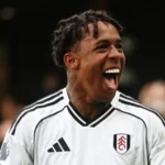 Kevin em estreia pelo Fulham (Foto: Divulgação/Fulham)