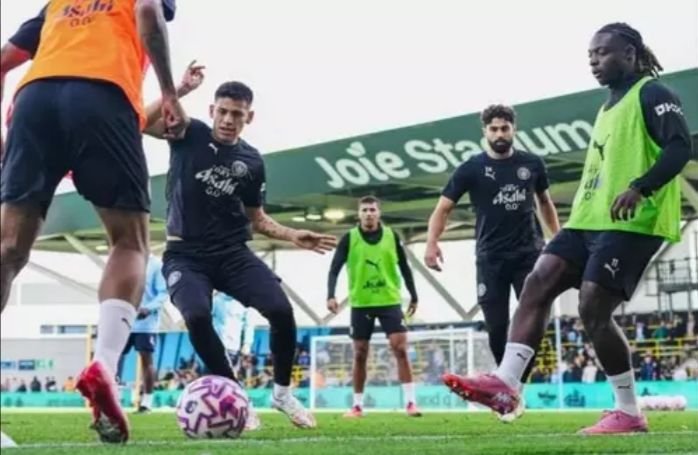 Foto: Elenco do Manchester City durante treino / Divulgação - Jogada 10
