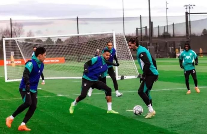 Nikki Dyer / Liverpool / Jogada 10