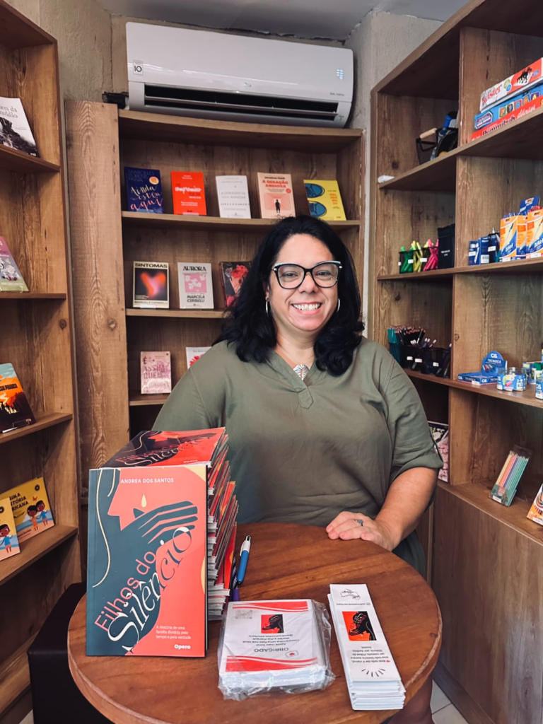 Estreia do livro físico Filhos do Silêncio, de Andrea