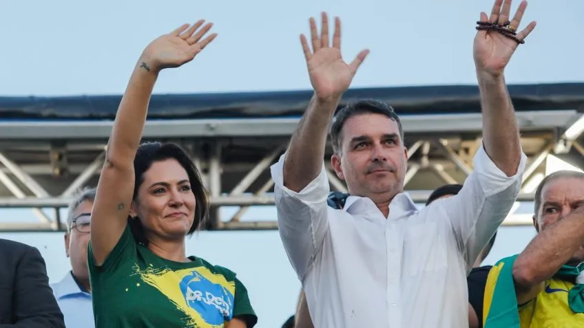 Lula aparece à frente em cenários contra Michelle e Flávio