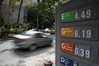 Após reajuste aplicado nas refinarias pela Petrobras, gasolina puxou a inflação de setembro - Foto: Fabio Rossi