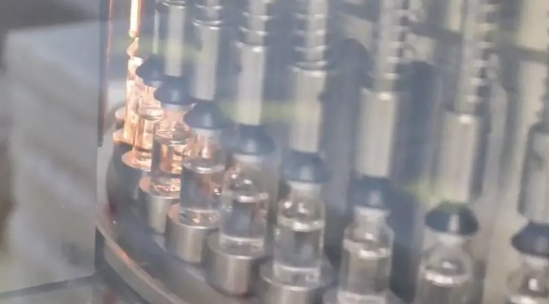 Frascos de laminina são produzidos a partir da purificação da proteína que é retirada da placenta - Foto: Divulgação/Cristália