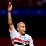 Lucas Moura vibra com gol pelo São Paulo contra o Grêmio Foto: Marcello Zambrana/AGIF