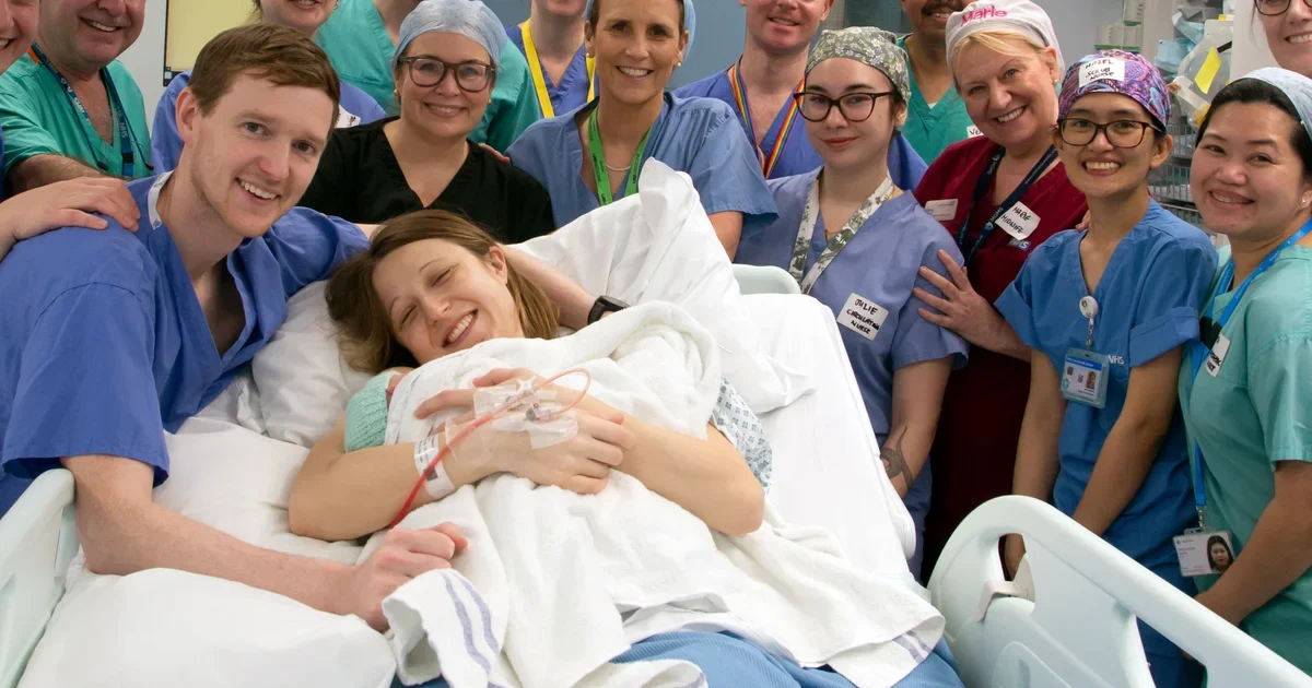 No começo de 2023, Grace foi a primeira mulher a receber um transplante de útero após sua irmã Amy doar seu próprio útero - Foto: Reprodução/Hospital Queen Charlotte's and Chelsea