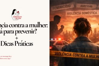 Ilustração digital mostra mulher de costas diante de cenário urbano ao entardecer, com elementos simbólicos que remetem à violência contra a mulher, como manchetes e luzes de viatura ao fundo.