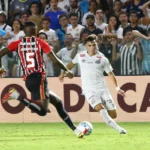 Santos e São Paulo empatam na Vila Belmiro pela 2ª rodada do Brasileirão (Foto: Mauricio De Souza/AGIF/GazetaPress)