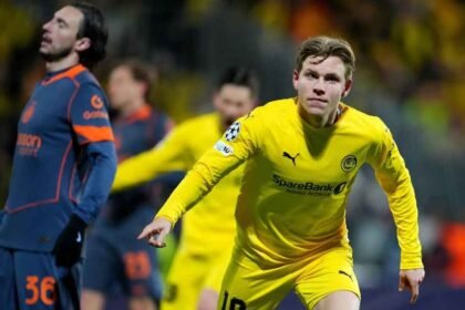 Petter Haud comemora seu gol marcado pelo Bodo/Glimt contra a Inter de Milão, na ida dos playoffs de oitavas de final da Champions League 2025/26