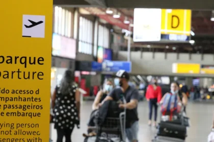 Passageiros no terminal 2 do Aeroporto Internacional de Guarulhos - FOTO: DIVULGAÇÃO/ Rovena Rosa/Agência Brasil