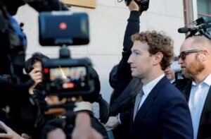 O CEO da Meta, Mark Zuckerberg, compareceu ao tribunal em fevereiro para defender a empresa, mas agora ela pode enfrentar novos desafios em relação à forma como administra suas plataformas - Foto: Reuters via BBC