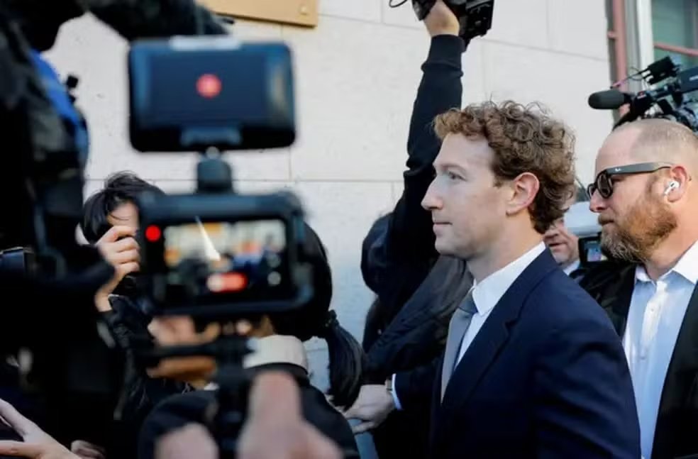 O CEO da Meta, Mark Zuckerberg, compareceu ao tribunal em fevereiro para defender a empresa, mas agora ela pode enfrentar novos desafios em relação à forma como administra suas plataformas - Foto: Reuters via BBC