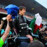 Andrea Kimi Antonelli comemora vitória no GP da China da F1 2026 com a Mercedes - Foto: Jayce Illman/Getty Images