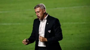 Hernán Crespo foi demitido ainda nesta segunda-feira (09) em comunicado oficial pelo clube - Foto: Caio Henrique/Estadão