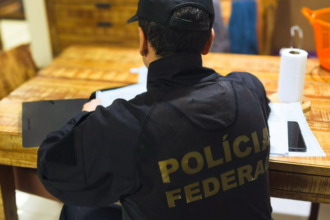 A operação também tem como objetivo romper a estrutura de proteção institucional criada pelo grupo e responsabilizar criminalmente os envolvidos - Foto: Divulgação/Polícia Federal