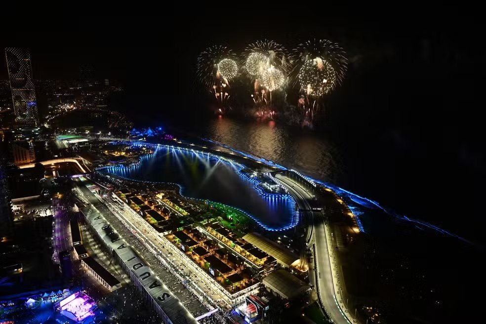 Vista aérea do Circuito de Jeddah, palco do GP da Arábia Saudita da F1 2023 - Foto: Red Bull Content Pool