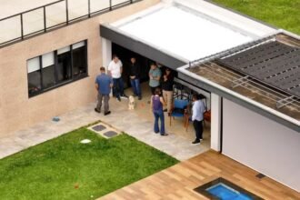 Bolsonaro em casa após receber alta em março de 2026 - Foto: Julia de Lannoy/TV Globo