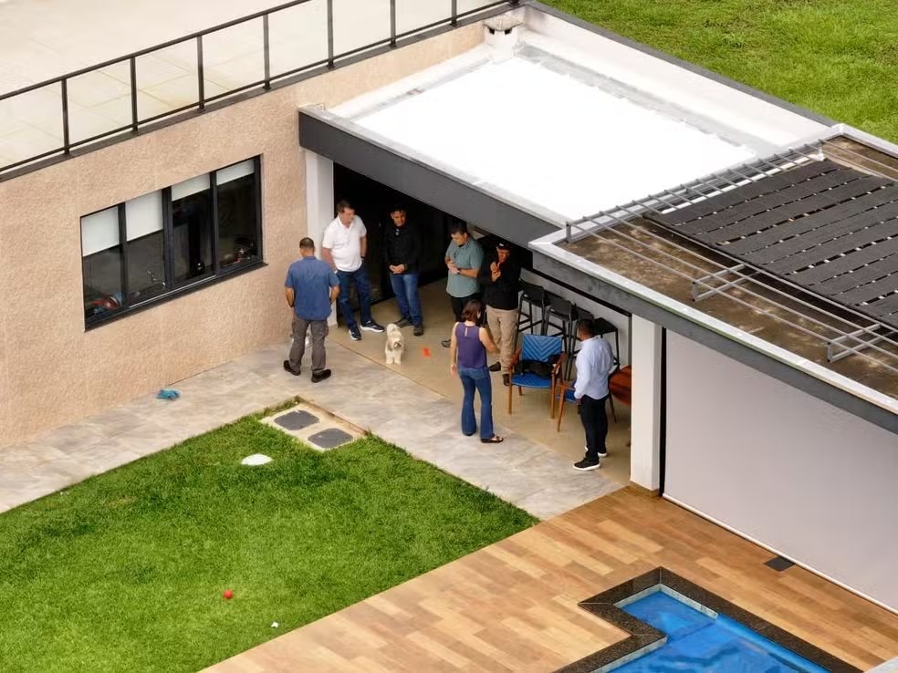 Bolsonaro em casa após receber alta em março de 2026 - Foto: Julia de Lannoy/TV Globo