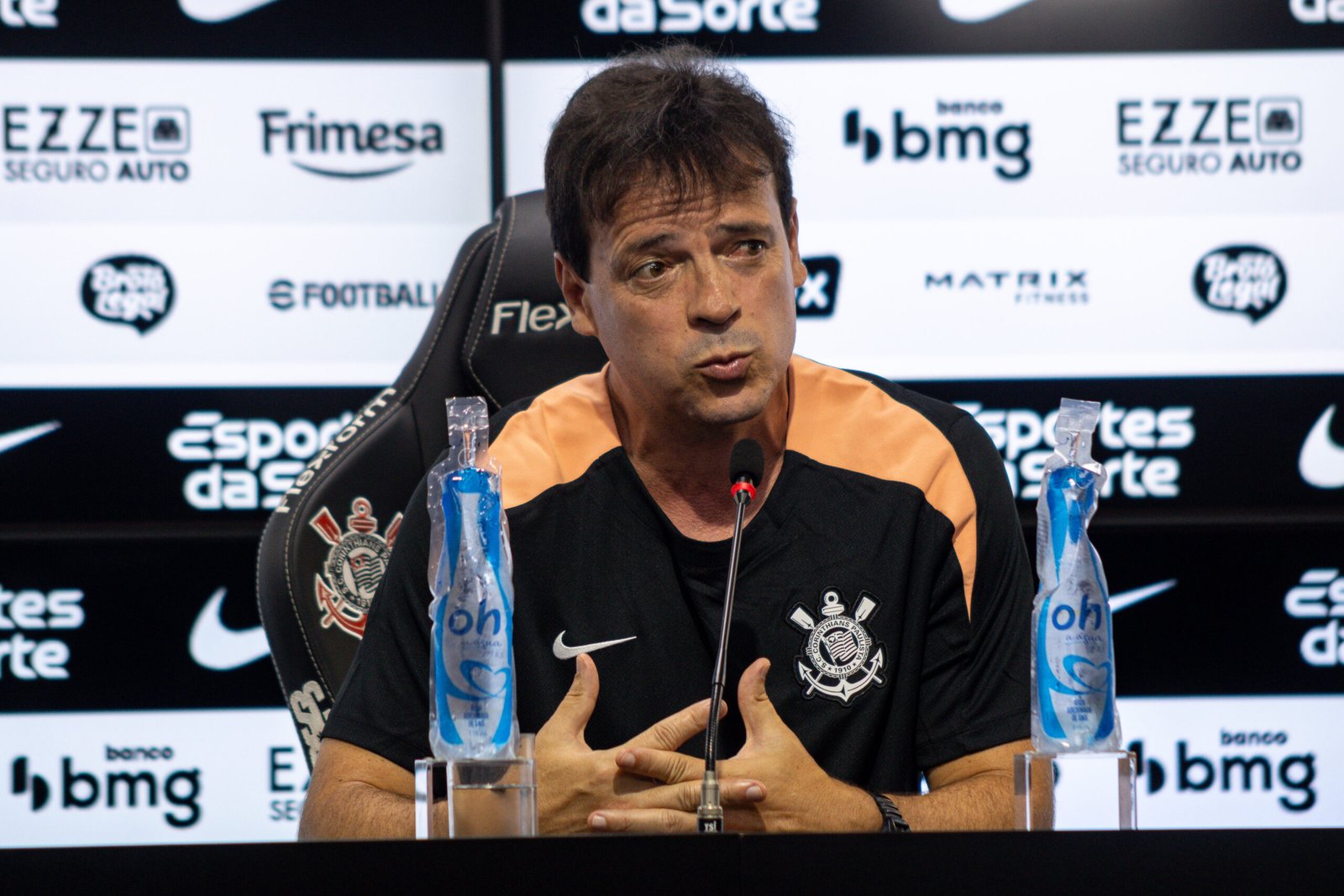 O técnico Fernando Diniz, novo comandante do Corinthians é apresentado em coletiva de imprensa realizada na tarde dessa terça-feira (07) no CT Joaquim Grava - Foto: Fernando Blade/Portal Ponto360