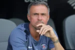 Luis Henrique acompanhando a equipe do PSG - Foto: by Alex Grimm/Getty Images