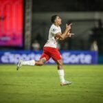 Gabriel comemora gol do Bragantino contra o Flamengo — Foto: Ari Ferreira/Red Bull Bragantino