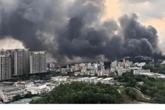 Incêndio atinge estacionamento da sede da empresa BYD na China