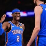 Shai Gilgeous-Alexander comemora durante a vitória dominante do Oklahoma City Thunder - Foto: Divulgação -@okcthunder (X/Twitter)