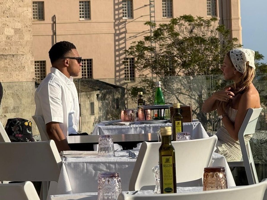 Mbappe com e sua namorada Ester na Itália